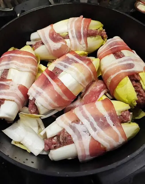 Witlof gevuld met spek en gehakt